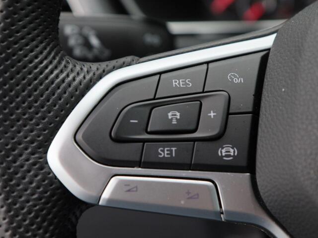 Volkswagen T-Cross 1.0 TSi 115 Pk Style R-Line | Adaptive Cruise | Stoelverwarming | CarPlay | Navigatie | Parkeersensoren | 18 Inch | 12.080 Km!!