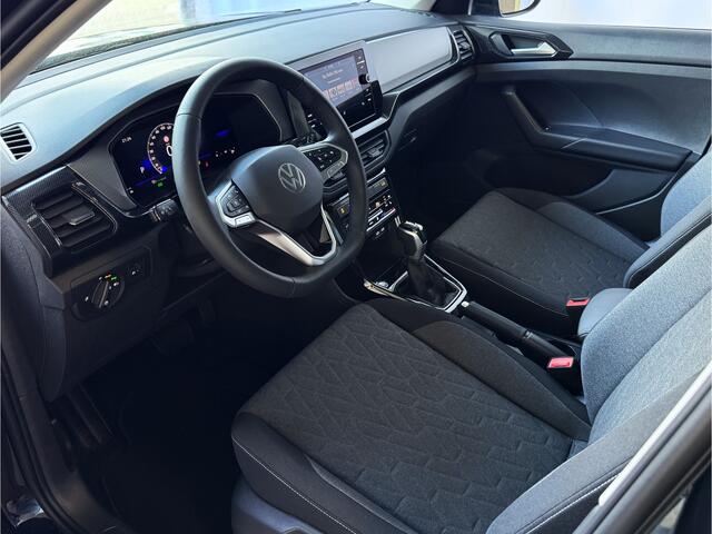 Volkswagen T-Cross ? NIEUWE AUTO?TSI 17''LMV DODE HOEK TREKHAAK CAMERA VIR.COCKPIT STOELVERW. ADAP.CRUISE LMV CARPLAY 2025 "Volkswagen rijden begint bij Topautos.nl - 75 topmodellen direct op voorraad!"