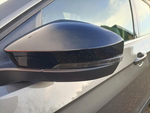 Volkswagen T-Cross 1.0 Style Automaat, Navi, Cruise, Stoelverw