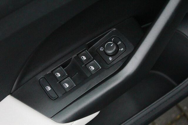 Volkswagen T-Cross 1.0 TSI Style | Trekhaak | | IQ-light | ACC | Stoelverwarming |