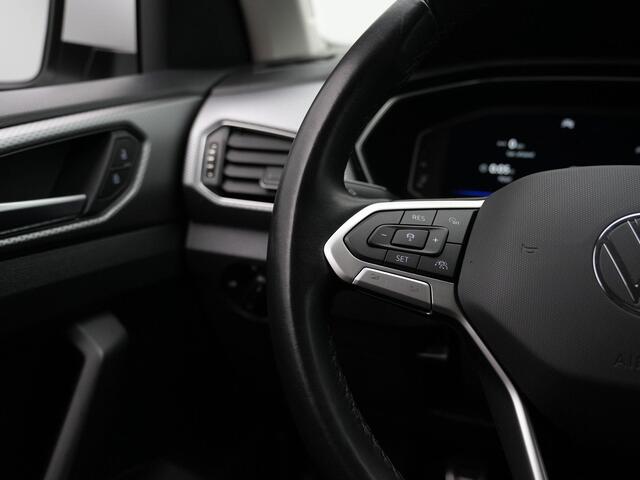 Volkswagen T-Cross 1.0 TSI 95 pk Active | Achteruitrijcamera | Stoelverwarming | Adaptive Cruise | Navigatie