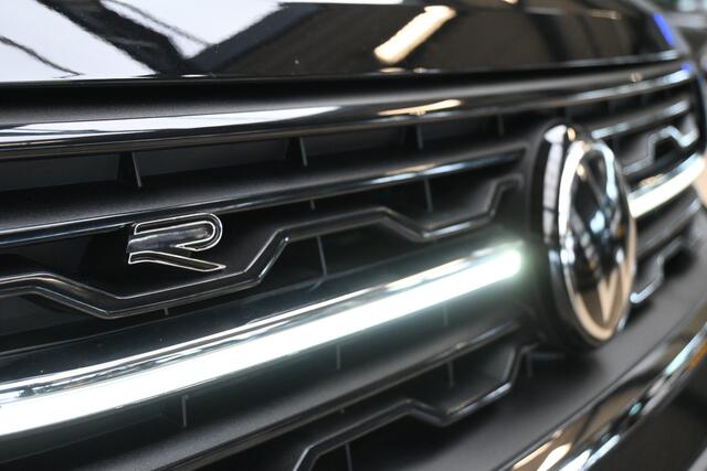 Volkswagen T-Cross 1.5 TSI 150pk R-Line | IQ. Light | Camera | Trekhaak | 100% (Dealer) onderhouden label