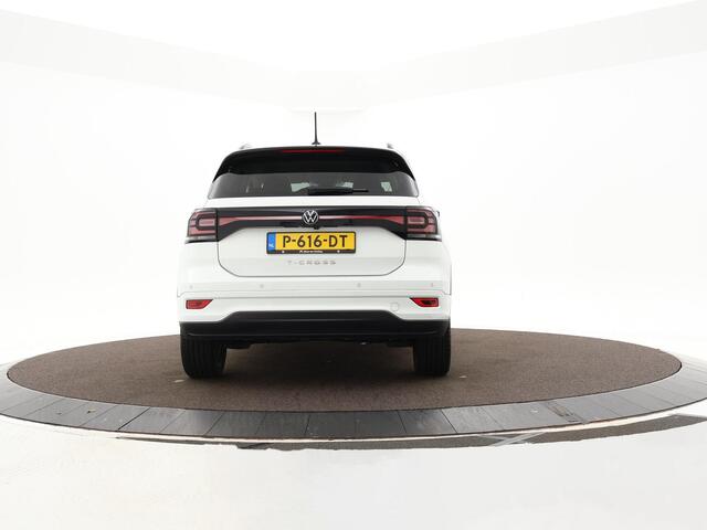 Volkswagen T-Cross 1.0 TSI 110PK DSG R-Line · Camera · Apple/Android Car Play · P-Sensoren · Stoelverwarming · 18'' velgen ·