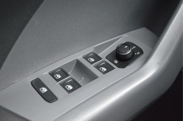 Volkswagen T-Cross 1.0 TSI Life NL-Auto / Climate control / Pdc / Apple,android