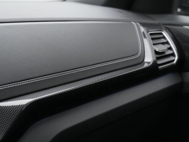 Volkswagen T-Cross 1.5 TSI 150 pk DSG R-Line | Trekhaak | IQ Light | Achteruitrijcamera | Stoelverwarming | Adaptive Cruise