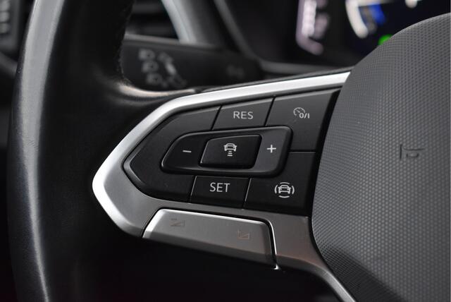 Volkswagen T-Cross 1.0 TSI R-Line Virtual cockpit, Adaptive cruise, Camera, Carplay, DAB, PDC