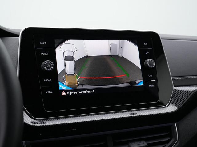 Volkswagen T-Cross 1.5 TSI 150 pk DSG R-Line | Trekhaak | IQ Light | Achteruitrijcamera | Stoelverwarming