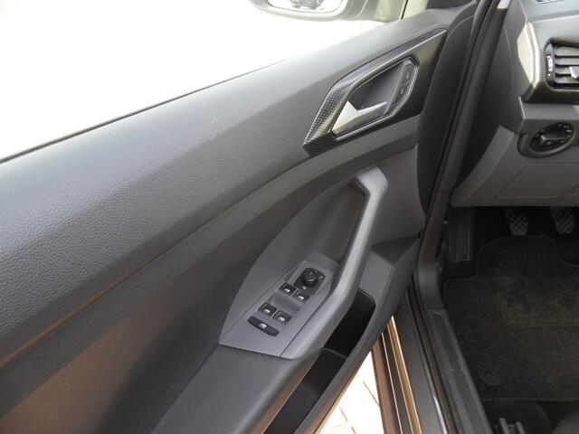 Volkswagen T-Cross 1.0 TSI Life Business