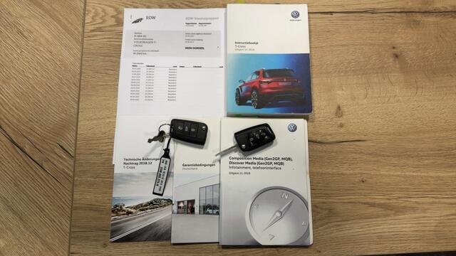 Volkswagen T-Cross 1.0 TSI Style Automaat / Trekhaak / All season banden