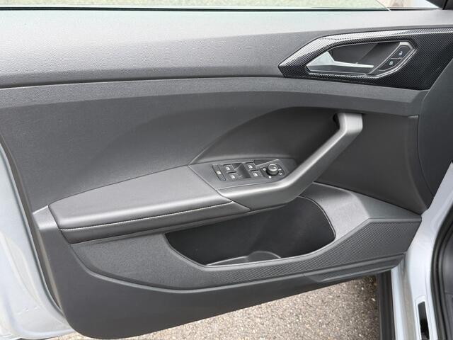 Volkswagen T-Cross 1.5 TSI 150pk DSG R-Line | Camera | Trekhaak | Navi | IQ light | Rijklaar incl. garantie