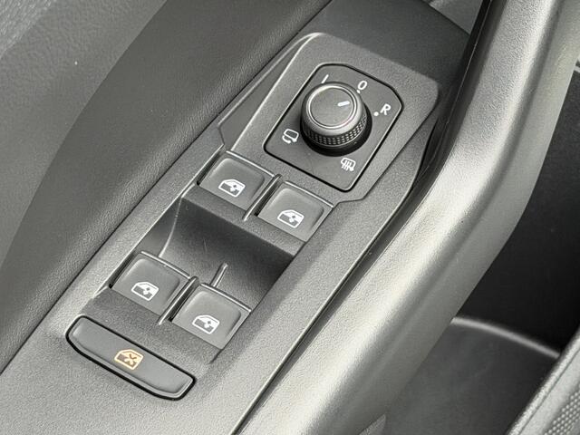 Volkswagen T-Cross 1.5 TSI 150pk DSG R-Line | Camera | Trekhaak | Navi | IQ light | Rijklaar incl. garantie