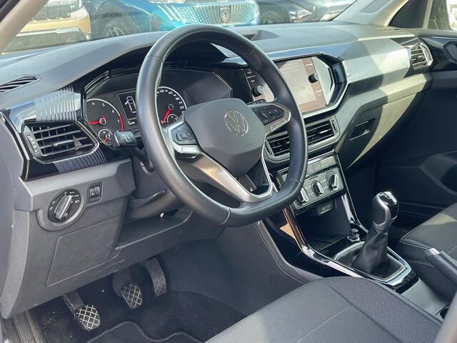 Volkswagen T-Cross 1.0 TSI Life / Parkeersensoren V+A / App Connect / Getint Glas / 17'' LMV / VW