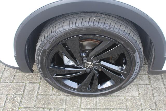 Volkswagen T-Cross 1.0 TSI R-Line binnen & buiten / Digitaal dashboard / Parkeersensoren rondom / Achteruitrijcamera / Adaptive cruise control / Climate control / Navigatie / Apple car play