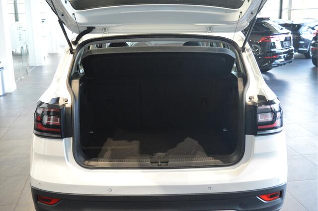 Volkswagen T-Cross 1.0 TSI Life navi clima cruise pdc trekhaak 17 inch !!