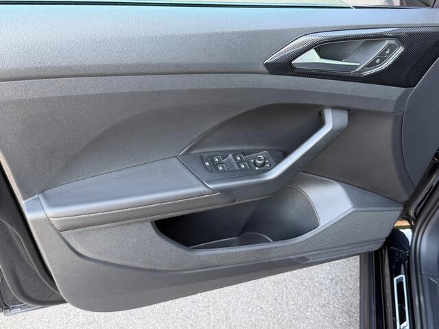 Volkswagen T-Cross 1.5 TSI 150pk DSG R-Line | Camera | Trekhaak | Navi | IQ light | Rijklaar incl. garantie