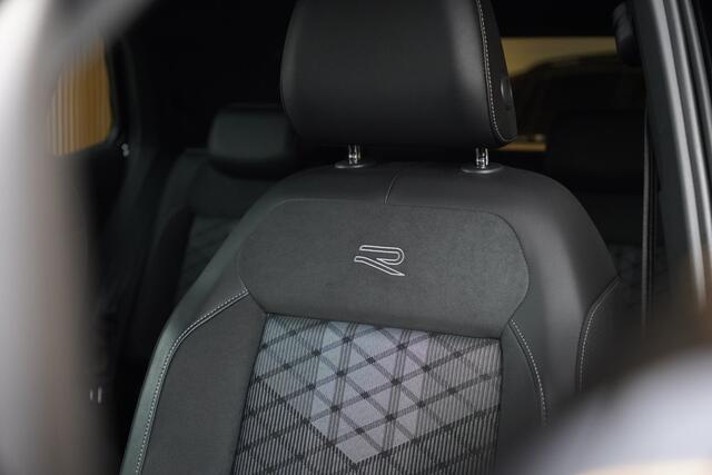 Volkswagen T-Cross 1.5TSI/150pk DSG R-Line Blackstyle|2025|Trekhaak|Navi|PDC+Camera|LED|Virtual Cockpit|Cruise+ACC|PDC|18"York Black