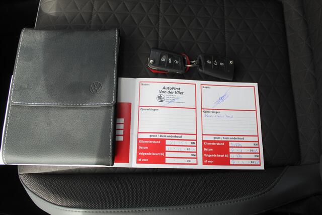 Volkswagen T-Cross 1.5 TSI Style Stoelverwarming/Achteruitrijcamera/Adaptive cruise control/Lane assist/Apple carplay/DAB/Lage km stand! 2e Paasdag geopend op Hellevoetsluis & Rotterdam van 12:00 tot 17:00