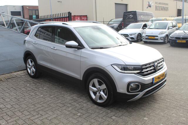 Volkswagen T-Cross 1.5 TSI Style Stoelverwarming/Achteruitrijcamera/Adaptive cruise control/Lane assist/Apple carplay/DAB/Lage km stand! 2e Paasdag geopend op Hellevoetsluis & Rotterdam van 12:00 tot 17:00