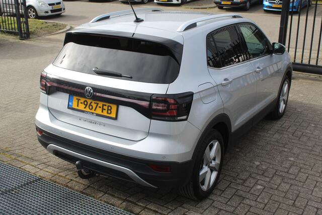Volkswagen T-Cross 1.5 TSI Style Stoelverwarming/Achteruitrijcamera/Adaptive cruise control/Lane assist/Apple carplay/DAB/Lage km stand! 2e Paasdag geopend op Hellevoetsluis & Rotterdam van 12:00 tot 17:00