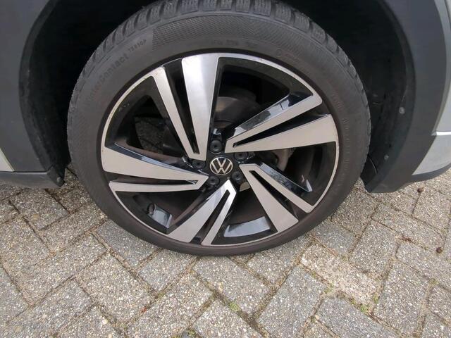 Volkswagen T-Cross 1.0 TSI Style Business R-Line DSG Automaat R-Line in en exterieur / Navigatie / Camera / 18"LM Velgen / Extra get. Glas