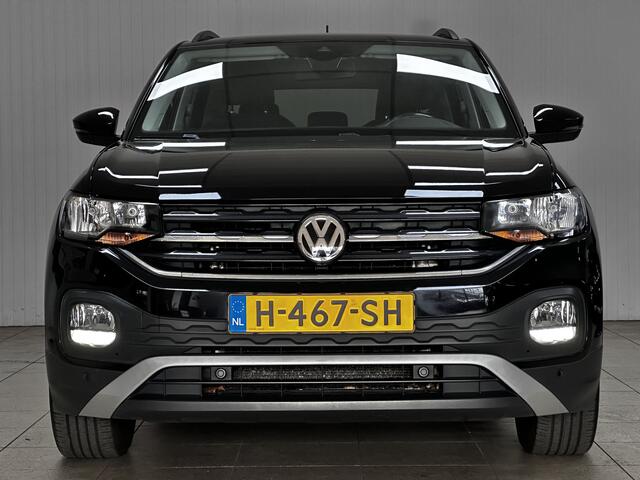 Volkswagen T-Cross 1.0 TSI Life/ AUTOMAAT!/ 17'' LMV/ Adaptive Cruise/ Apple + Android/ Navi/ DAB+/ Dode-Hoek DET./ Clima/ Cruise/ Bluetooth/ Armsteun/ Multi. LEDER. Stuur/ Mistl./ PDC V+A/ Extra getint glas.