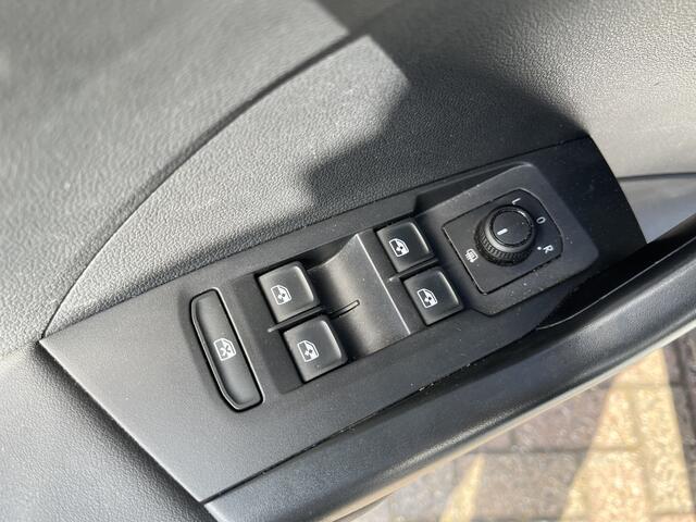 Volkswagen T-Cross 1.0 TSI Life / AUTOMAAT/ CRUISE/ NAVI/ APP-CONNECT/ DAB/ PARK. SENSOREN/ AIRCO/ 16"LMV