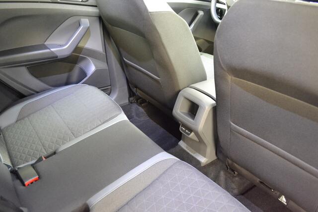 Volkswagen T-Cross 1.5 TSI 150PK 7-DSG Style Team Navi / Carplay / Camera / Stoelver. / Afn Trekhaak /