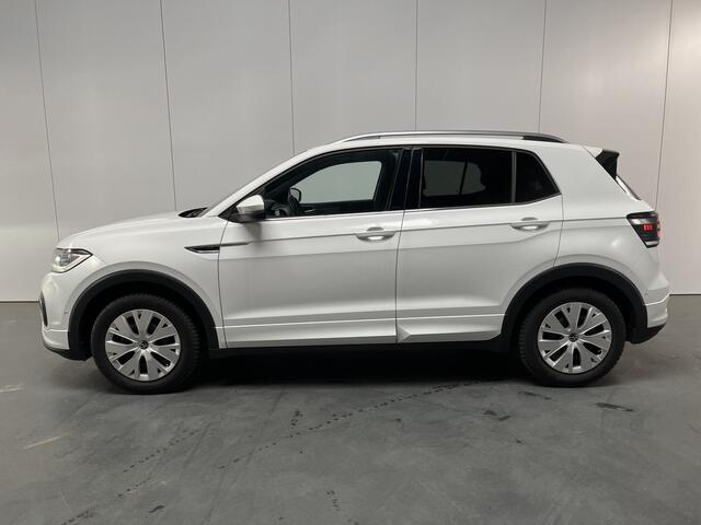 Volkswagen T-Cross 1.5 TSI R-Line / AUTOMAAT/ 2X R-LINE/ ADAPTIVE CRUISE/ PARKEER SENSOREN V+A/ CAMERA/ STOELVERWARMING/ DODEHOEK/ NAVI/ DAB/ CLIMA/ LED/ 18'' LMV