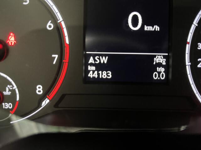 Volkswagen T-Cross 1.5 TSI R-Line / AUTOMAAT/ 2X R-LINE/ ADAPTIVE CRUISE/ PARKEER SENSOREN V+A/ CAMERA/ STOELVERWARMING/ DODEHOEK/ NAVI/ DAB/ CLIMA/ LED/ 18'' LMV