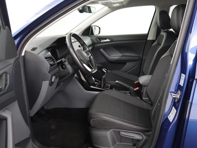 Volkswagen T-Cross 1.0 TSI Life | Trekhaak | Carplay | Virtual Cockpit | Side Assist | Navigatie | Sportstoelen | Adaptive cruise | Getint glas | Regen-/lichtsensor