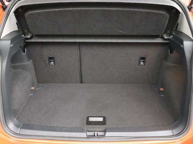 Volkswagen T-Cross 1.0 TSI Style | ACC | Achteruitrijcamera | Trekhaak | Navigatie!