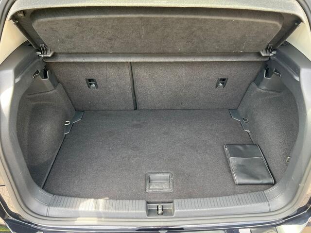 Volkswagen T-Cross 1.0 TSI r line virtual cockpit, trekhaak, cruise, navi