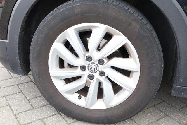 Volkswagen T-Cross 1.0 TSI Life 95PK / 70kW, NL auto 2e eigenaar, trekhaak, 16" LMV, dodehoekdetectie (side assist), navigatie, lendesteunen, adaptieve cruise control (acc), lane assist, airco, elektrisch verstel- en verwarmbare buitenspiegels, multifunctioneel lederen stuu