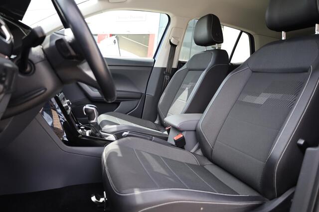 Volkswagen T-Cross 1.0 TSI Style R-Line achteruitrijcamera digitalcockpit 18" LMV spiegel pakket lendesteun LED verlichting pdc voor en achter navigatie stoelverwarming ACC multifunctioneel stuurwiel side assist dodehoek sensor