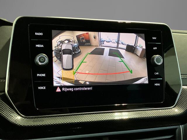 Volkswagen T-Cross 1.5TSI/150PK R-Line DSG · Trekhaak · Navigatie · Apple/Android Car Play · Camera · Stoelverwarming · Garantie t/m 02-06-2027