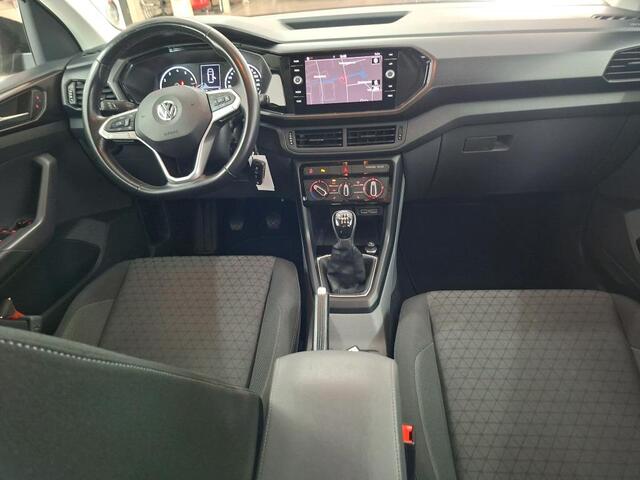 Volkswagen T-Cross 1.0 TSI 115pk Life / Navigatie / Stoelverwarming / Trekhaak