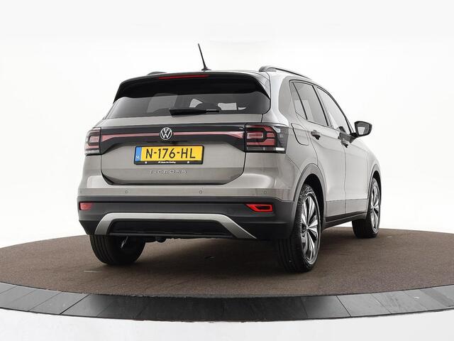 Volkswagen T-Cross 1.0 TSI 95pk Life · Apple/Android Car Play · Trekhaak afneembaar · Camera ·Dodehoeksensoren · Alarm · Navigatie · Stoelverwarming · 17'' Inch · Clima ·