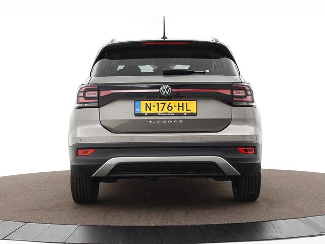 Volkswagen T-Cross 1.0 TSI 95pk Life · Apple/Android Car Play · Trekhaak afneembaar · Camera ·Dodehoeksensoren · Alarm · Navigatie · Stoelverwarming · 17'' Inch · Clima ·