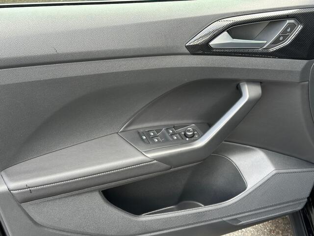 Volkswagen T-Cross 1.5 TSI 150pk DSG R-Line | Camera | Trekhaak | Navi | IQ light | Rijklaar incl. garantie
