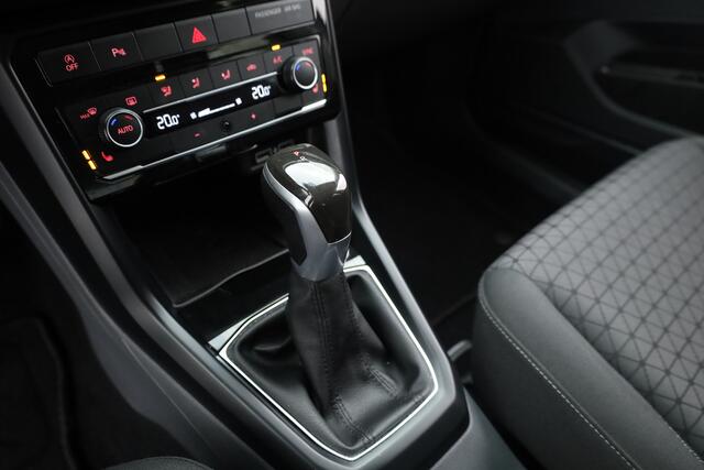 Volkswagen T-Cross 1.0 TSI R-Line | Dig. Cockpit | Trekhaak | Adapt. Cruise | Apple CarPlay | Stoelverw. | Navi | PDC V+A