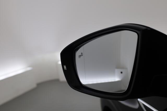 Volkswagen T-Cross 1.0 TSI R-Line | Dig. Cockpit | Trekhaak | Adapt. Cruise | Apple CarPlay | Stoelverw. | Navi | PDC V+A