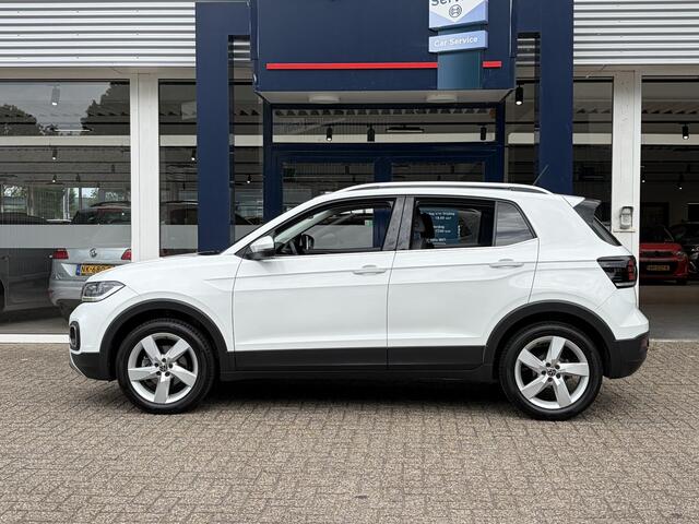 Volkswagen T-Cross 1.0 TSI Style / Adaptieve Cruise-Control / Stoelverwarming / Trekhaak / Apple-Carplay & Android-Auto / LED / Keyless / Dodehoek-Detectie / Climate-Control / DAB Radio-Bluetooth / Getint-Glas / PDC V+A met Camera / 17'' LMV / All-Seasons / ENZ.