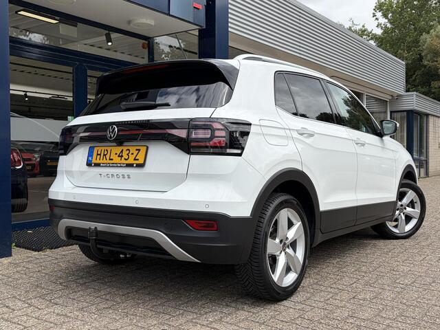 Volkswagen T-Cross 1.0 TSI Style / Adaptieve Cruise-Control / Stoelverwarming / Trekhaak / Apple-Carplay & Android-Auto / LED / Keyless / Dodehoek-Detectie / Climate-Control / DAB Radio-Bluetooth / Getint-Glas / PDC V+A met Camera / 17'' LMV / All-Seasons / ENZ.