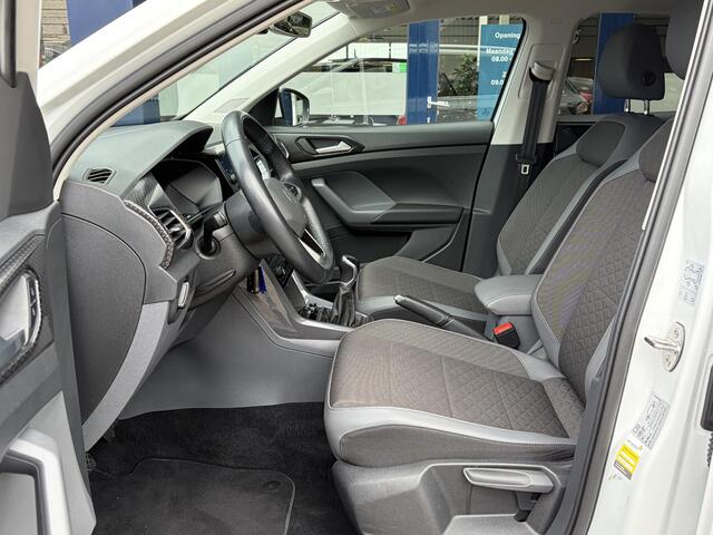 Volkswagen T-Cross 1.0 TSI Style / Adaptieve Cruise-Control / Stoelverwarming / Trekhaak / Apple-Carplay & Android-Auto / LED / Keyless / Dodehoek-Detectie / Climate-Control / DAB Radio-Bluetooth / Getint-Glas / PDC V+A met Camera / 17'' LMV / All-Seasons / ENZ.