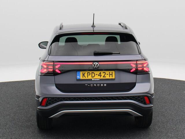 Volkswagen T-Cross 1.5 TSi 150 Pk Automaat R-Line Edition | Stoelverwarming | Adaptive Cruise | Camera | IQ Light | CarPlay | 17 Inch | 22.179 Km !!