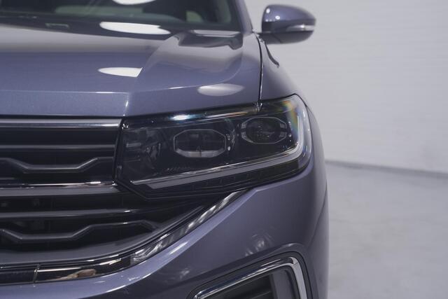 Volkswagen T-Cross 1.5 TSI R-Line Navi 2xR-line PDC v+a Private-glas 17"-LMV Digi-cockpit Carbon-inlegdelen cruise-controle climate-controle Apple Carplay Achteruitrijcamera Stoelverwarming