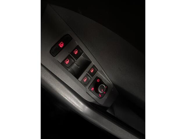 Volkswagen T-Cross 1.0 TSI UNITED /NAVI / Intresse, Proefrit? Bel of app met: 06-15025420 (Wegens de zomervakantie bezichtiging op afspraak)