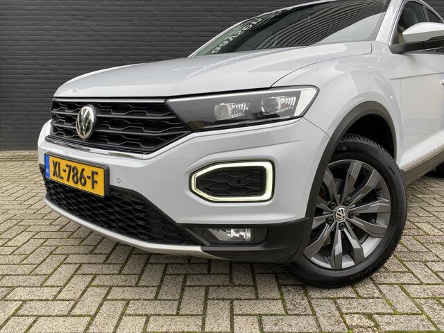 Volkswagen T-Roc 1.5 TSI Sport | 1e eigenaar | dealer onderhouden | panoramadak | apple carplay | wit metallic | digitale cockpit