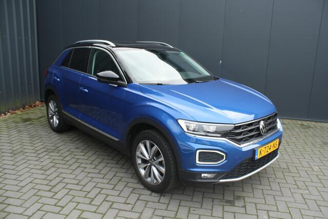 Volkswagen T-Roc 1.0 TSI Style Business - NAVIGATIE - CAMERA - PANORAMADAK - TREKHAAK
