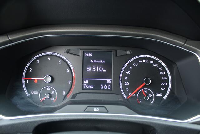Volkswagen T-Roc 1.0 TSI Style Business - NAVIGATIE - CAMERA - PANORAMADAK - TREKHAAK